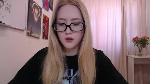 joan_kiss online show from April 17, 2026, 9:01 am