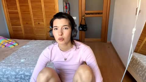 joanaphippin online show from May 1, 2026, 7:13 am
