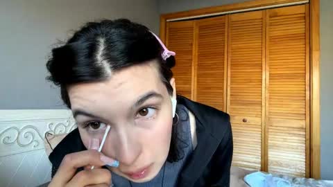 joanaphippin online show from May 17, 2026, 7:17 am