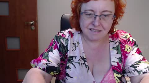 Snapshot of joannaandneighbour chatting on December 3, 2024, 11:01 am Joanna and Greg online show from December 3, 2024, 11:01 am