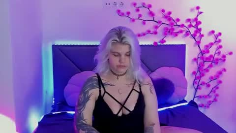 Snapshot of joannlowes chatting on July 6, 2026, 8:00 pm Joann online show from July 6, 2026, 8:00 pm