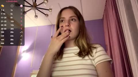 Lina online show from October 17, 2025, 1:46 pm