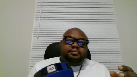 Snapshot of joe25123 chatting on March 3, 2025, 3:30 am joe25123 online show from March 3, 2025, 3:30 am