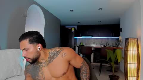 joe_esthetic online show from February 25, 2025, 10:39 pm