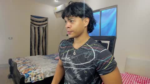 Snapshot of johan_beley_7k chatting on January 1, 2025, 5:00 pm Johan Beley online show from January 1, 2025, 5:00 pm