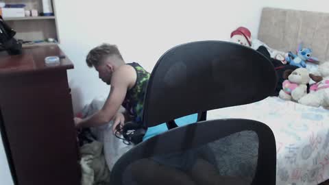 Snapshot of johanleonsweetboy chatting on December 23, 2024, 3:29 am JOHAN independient model online show from December 23, 2024, 3:29 am