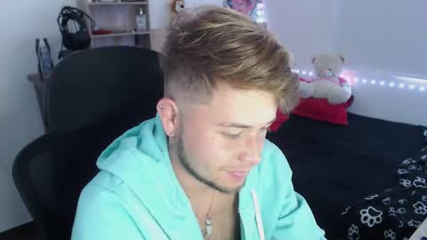 Snapshot of johanleonsweetboy chatting on February 3, 2025, 7:10 pm JOHAN independient model online show from February 3, 2025, 7:10 pm