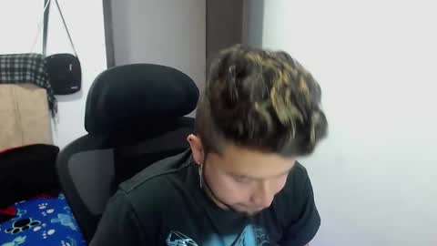 Snapshot of johanleonsweetboy chatting on September 26, 2025, 2:32 pm JOHAN independient model online show from September 26, 2025, 2:32 pm