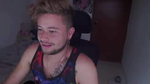 JOHAN independient model online show from December 3, 2025, 3:43 pm