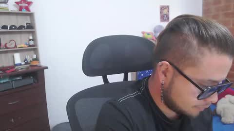 Snapshot of johanleonsweetboy chatting on June 3, 2026, 2:33 pm JOHAN independient model online show from June 3, 2026, 2:33 pm
