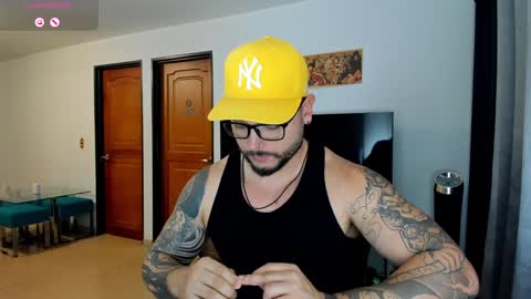 Snapshot of johatsu chatting on February 3, 2025, 11:05 pm King -    online show from February 3, 2025, 11:05 pm