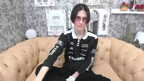 john__strong online show from June 25, 2026, 2:32 pm
