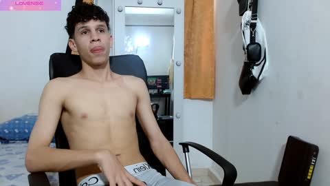 Snapshot of john_ssnow29 chatting on December 1, 2024, 6:41 pm john_ssnow29 online show from December 1, 2024, 6:41 pm