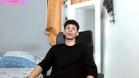 Snapshot of john_ssnow29 chatting on December 20, 2024, 8:01 pm john_ssnow29 online show from December 20, 2024, 8:01 pm