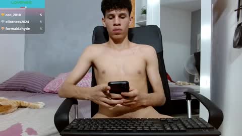 Snapshot of john_ssnow29 chatting on January 3, 2025, 12:33 am john_ssnow29 online show from January 3, 2025, 12:33 am