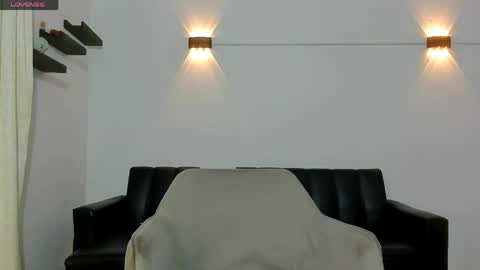 john_ssnow29 online show from May 27, 2026, 12:13 pm