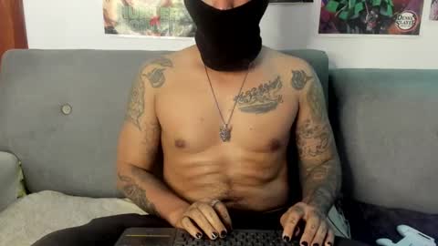 Snapshot of johncarrie chatting on February 28, 2025, 6:32 am John carrie    Independent  Help me reach my goal 100 likes and 10000 followers  online show from February 28, 2025, 6:32 am