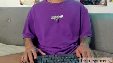Snapshot of johncarrie chatting on March 9, 2025, 4:49 am John carrie    Independent  Help me reach my goal 100 likes and 10000 followers  online show from March 9, 2025, 4:49 am