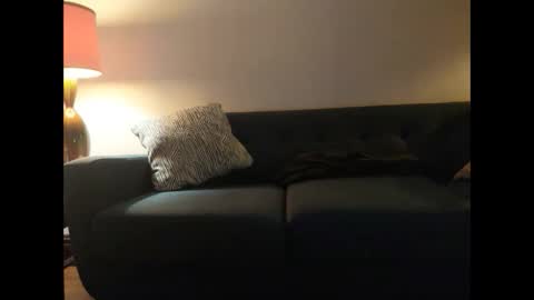 Johnee online show from October 5, 2025, 8:45 am