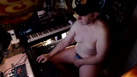 Snapshot of johnfeelgood004 chatting on November 18, 2025, 11:47 am johnfeelgood004 online show from November 18, 2025, 11:47 am