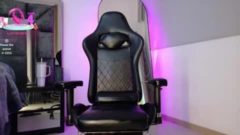 johnjaguar  online show from April 8, 2026, 11:10 am