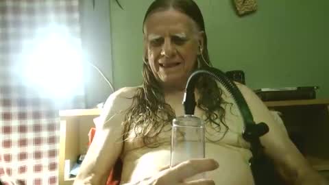 johnnieq1971 online show from June 7, 2026, 1:21 am