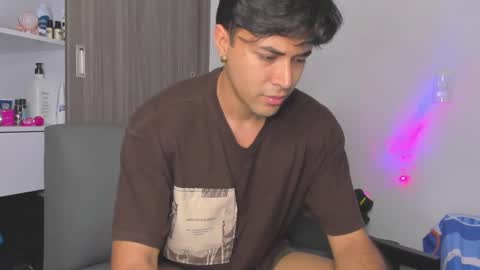 johnny_bravo777 online show from February 5, 2025, 9:46 am