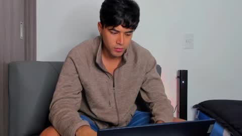 johnny_bravo777 online show from February 11, 2025, 4:55 am