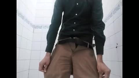 johnpop9090 online show from April 6, 2026, 11:44 am