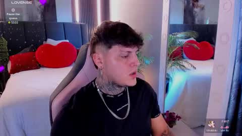 Snapshot of johny_multicum chatting on September 9, 2025, 9:14 pm Johny online show from September 9, 2025, 9:14 pm