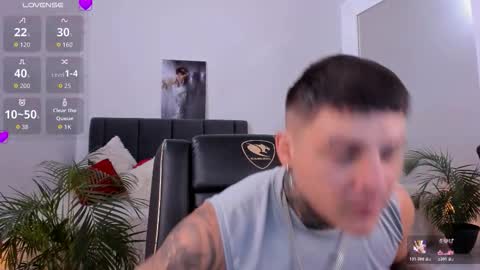 Snapshot of johny_multicum chatting on October 29, 2025, 6:31 pm Johny online show from October 29, 2025, 6:31 pm