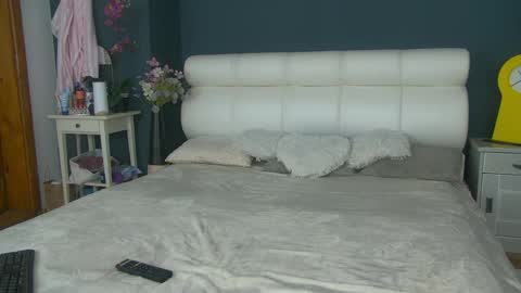 Lana online show from April 24, 2026, 5:10 am
