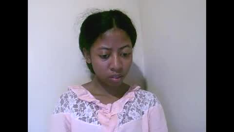 joliekah27 online show from May 11, 2026, 9:34 pm