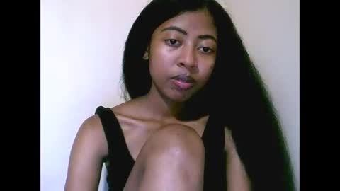 joliekah27 online show from May 14, 2026, 7:37 am