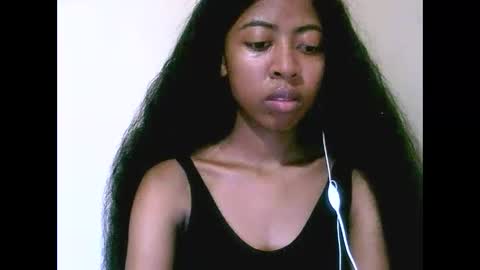 joliekah27 online show from May 14, 2026, 8:59 pm