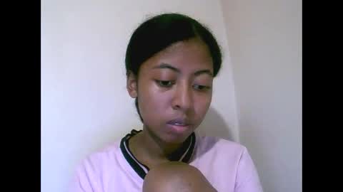 joliekah27 online show from May 17, 2026, 10:44 am