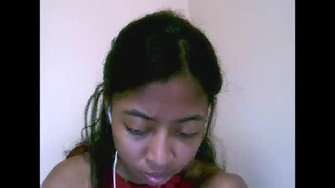joliekah27 online show from May 18, 2026, 7:47 am