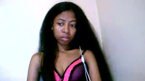 joliekah27 online show from May 20, 2026, 8:20 am