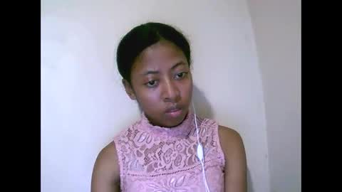 joliekah27 online show from May 21, 2026, 9:33 pm