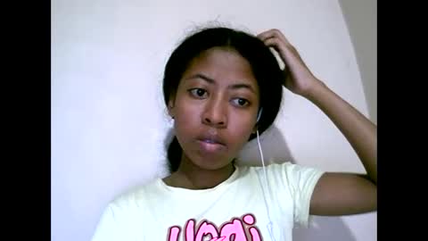 joliekah27 online show from May 26, 2026, 9:33 pm