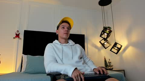 Jonathan Danielss  online show from December 6, 2024, 11:44 am