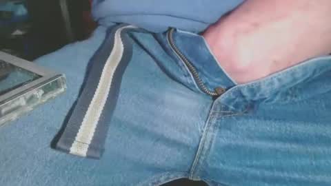 joncpics online show from December 18, 2025, 9:21 pm