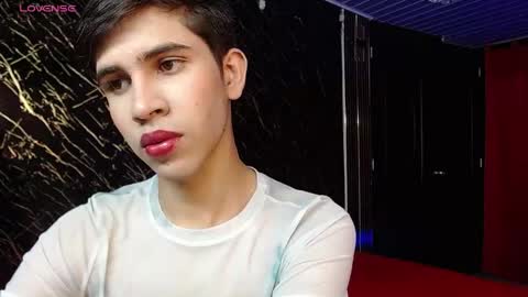 joshua_saenz_ online show from June 1, 2026, 11:28 pm