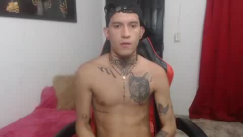 josue_linares online show from November 10, 2025, 6:12 am