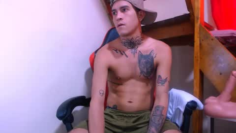 josue_linares online show from April 14, 2026, 5:52 pm