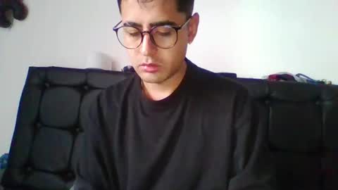 josux8 online show from April 16, 2026, 8:09 pm