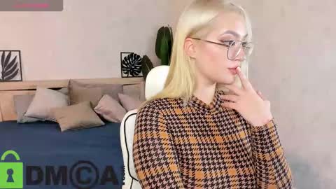 Vickie online show from October 15, 2025, 9:53 am