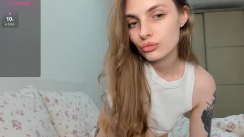 Julia and Julia online show from November 21, 2025, 6:39 pm