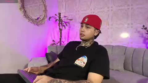 juan_alvarez18 online show from June 16, 2026, 6:27 am