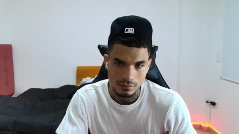 juan_gomez_1 online show from November 27, 2025, 12:02 am